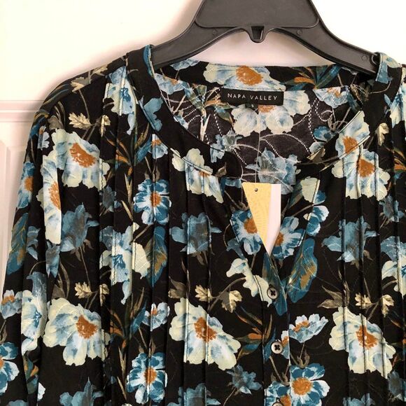 NAPA VALLEY Women's Floral Top Size Small 3/4 Sleeves, Pullover 3 buttons down - Picture 6 of 9